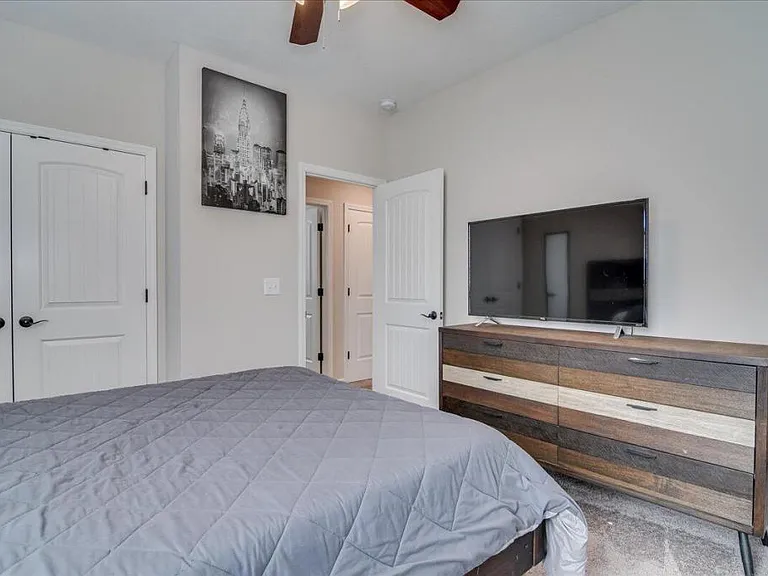 934 Mulford Loop — Photo 12