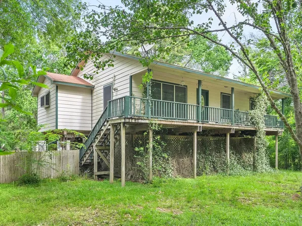 38 Woodbranch Dr, New Caney, TX 77357