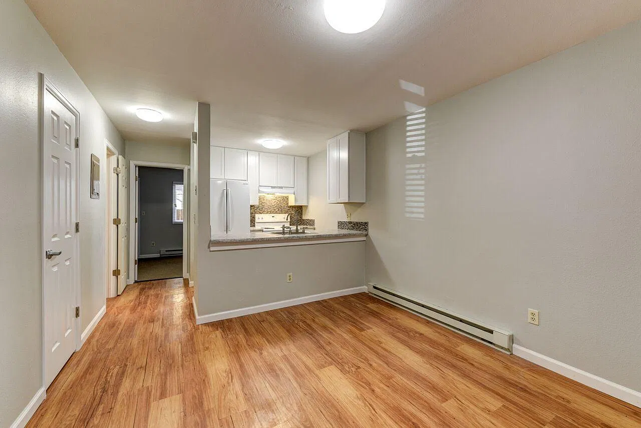 3 bed, 1.5 bath, 1000 sqft, $3,750 — Photo 2