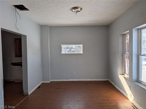 3rd image of 5705 Poplar Ave