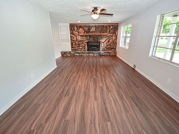 3rd image of 249 Lorena Dr
