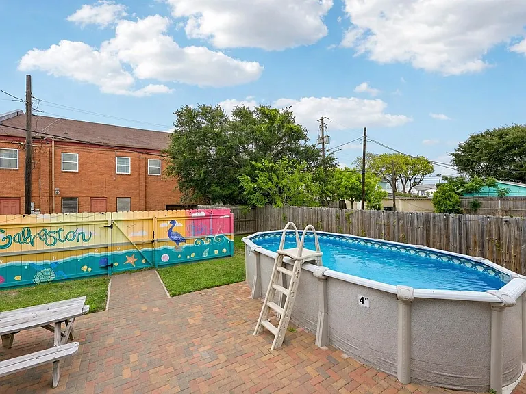 1022 Avenue L — Photo 28
