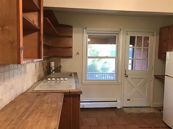 4th image of 62 Huguenot St