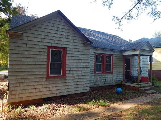 2nd image of 355 Saint Andrews St