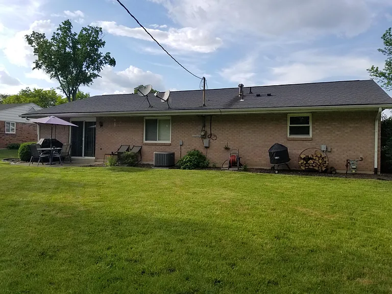 2540 Delavan Dr — Photo 2