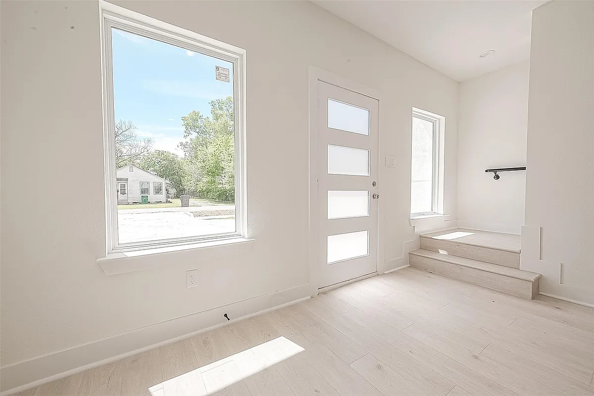 Photo 2 of 12 - 4135 Mallow St #A - Houston, TX Building Photo - 4135 Mallow St #A