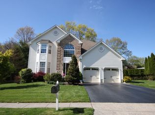 32 Periwinkle Cir, Tinton Falls, NJ 07712