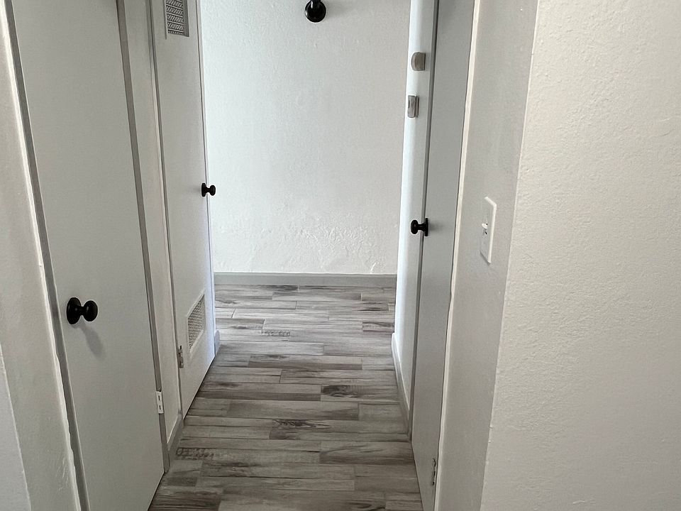 1st image of 533 W Santa Ana Ave