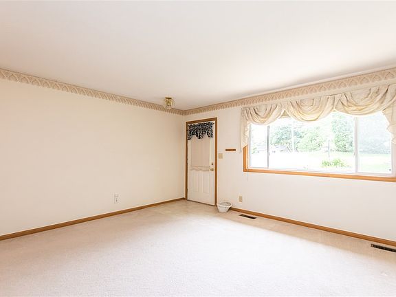 5th image of 181 Heritage Dr