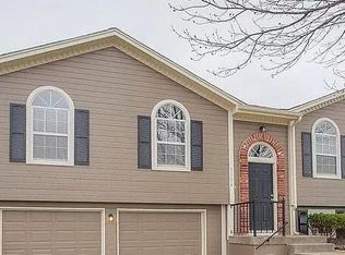 1104 SE Sunnyside School Rd, Blue Springs, MO 64014