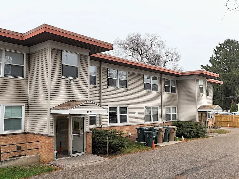 1121 W Badger Rd #1 — Photo 1