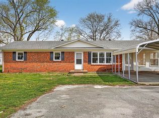 760 N Main St, Russellville, KY 42276