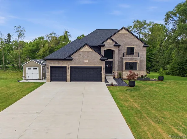 3007 28 Mile Rd, Washington, MI 48095