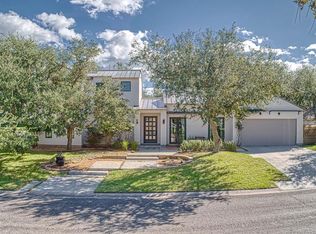 108 Champions Dr, Rockport, TX 78382