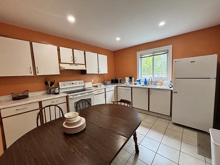 33 Dennison St — Photo 2