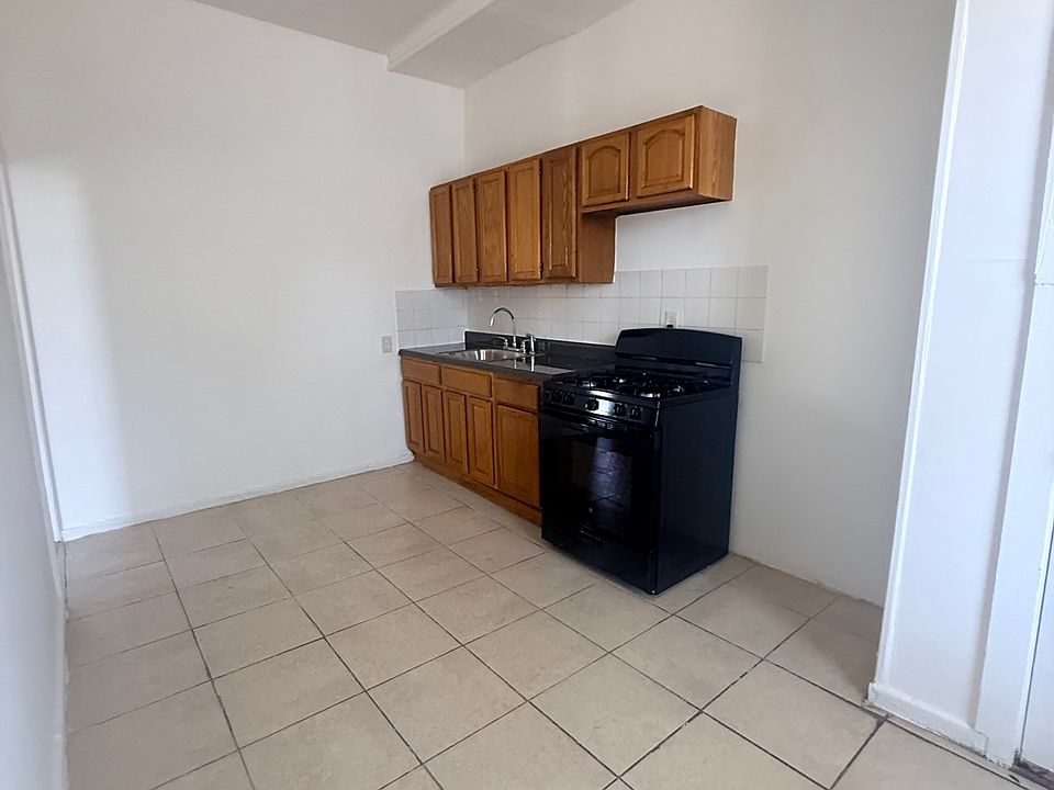 1st image of 180 Thorne St APT 1