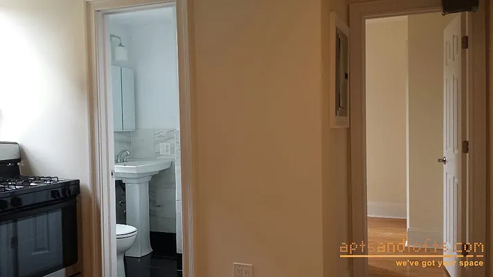 Rented by aptsandlofts.com | media 25