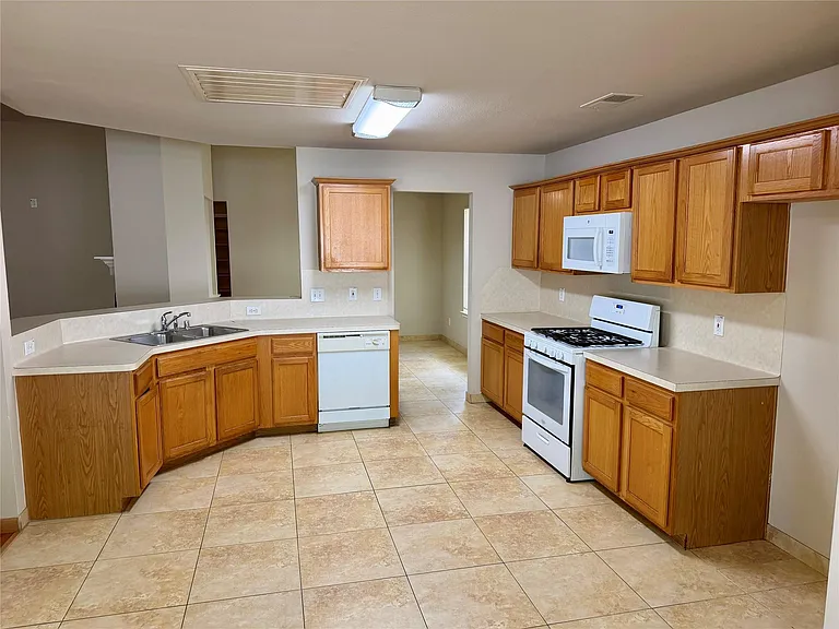 3715 Lindenfield Dr — Photo 13