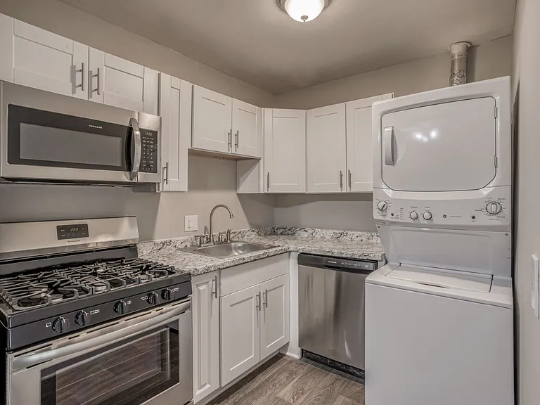 Capital Pointe Apartments — Photo 10