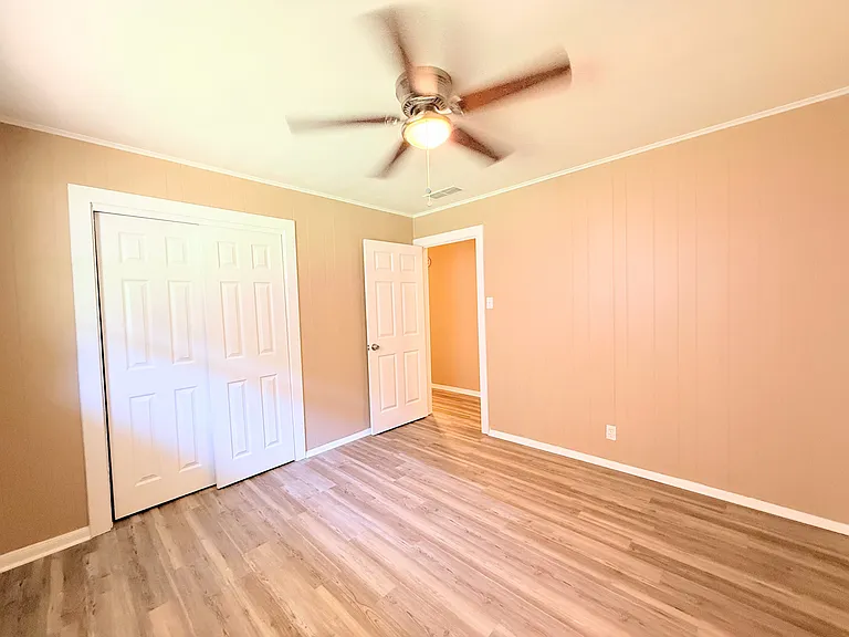 1336 Crestview Dr — Photo 10