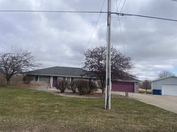 590 W Parish Rd, Kawkawlin, MI 48631