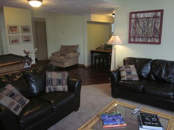 GATHERING ROOM OTHER VIEW