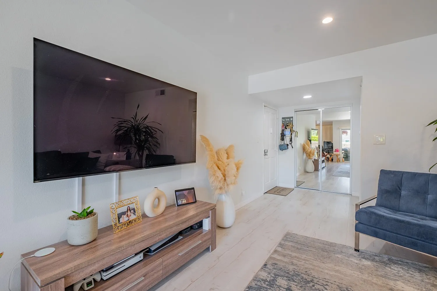 2 bed, 1322 sqft, $3,500 — Photo 2