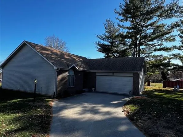 4 Stratford Pl, Saint Joseph, MO 64506