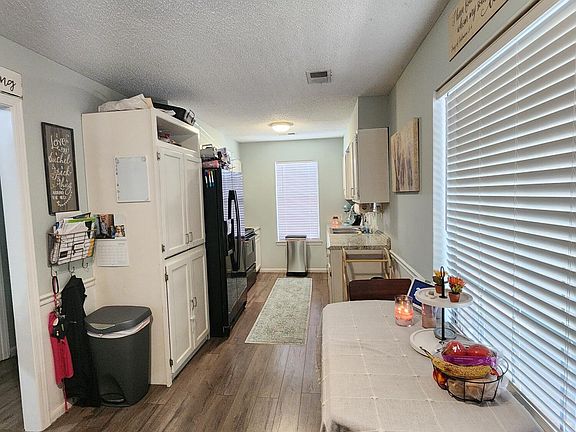 5th image of 10230 Yates Dr