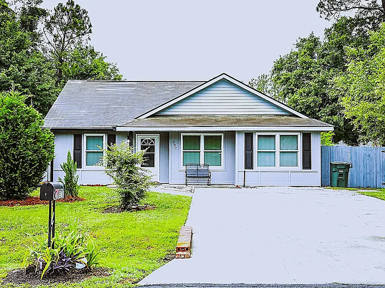 607 Scott St — Photo 4