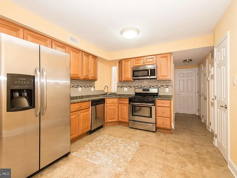 246 S 22nd St #2 — Photo 5