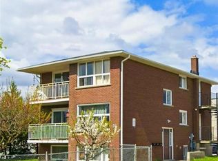 26 Woodfern Ct #1, Kitchener, ON N2E 1H4