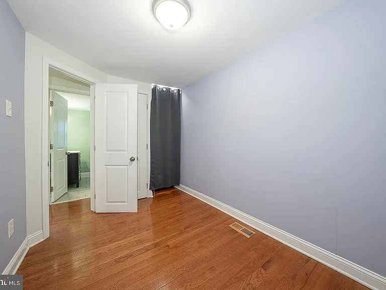 1916 S Alder St — Photo 24