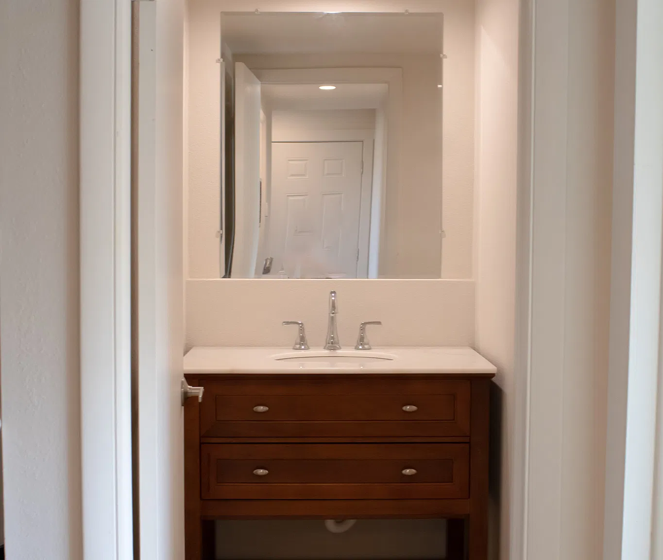 1 bed, 800 sqft, $1,050 — Photo 3