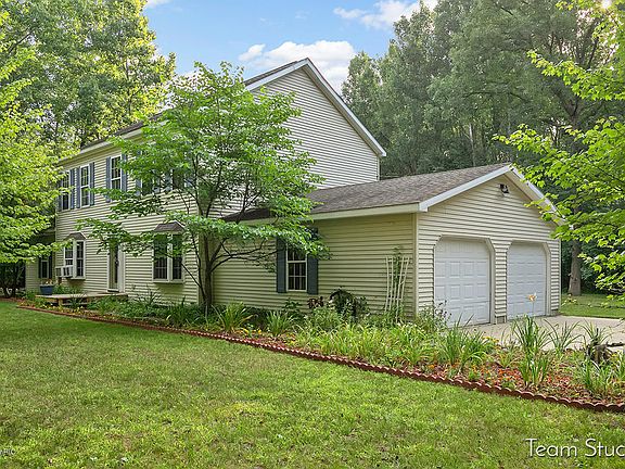 3rd image of 4540 N Evergreen Dr