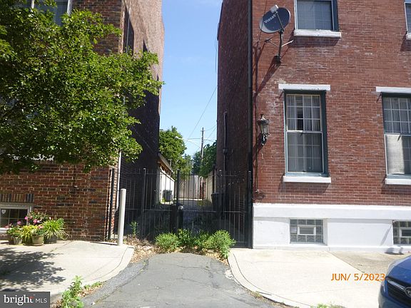 4th image of 225 Catharine St