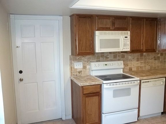 4th image of 16524 Silverhill Dr
