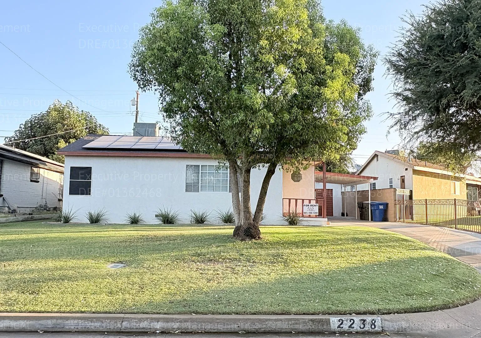 3 Bedroom 2 bathroom house located near the Kern Medical Hospital, East Bakersfield High, and a s... — Photo 1