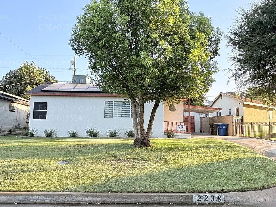 2238 Lindora St