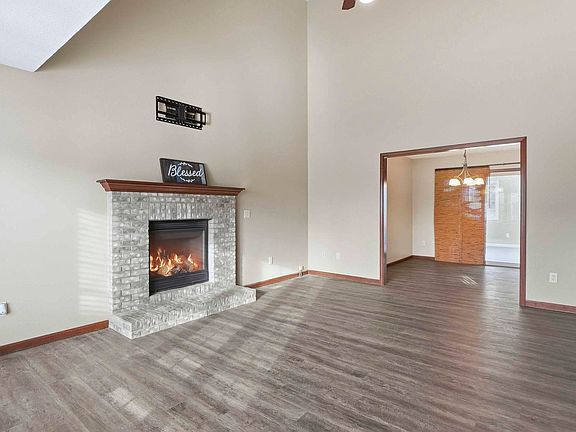 2nd image of 3632 Astoria Way
