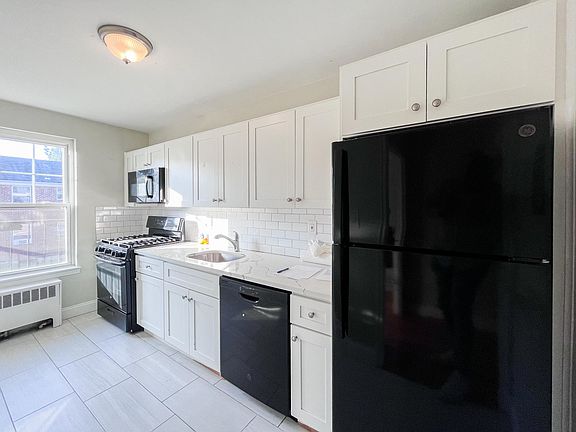3rd image of 83 Brookdale Gdns #C