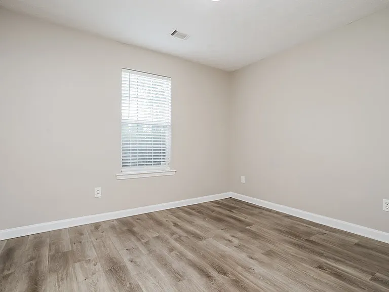 115 Syracuse Ln — Photo 15