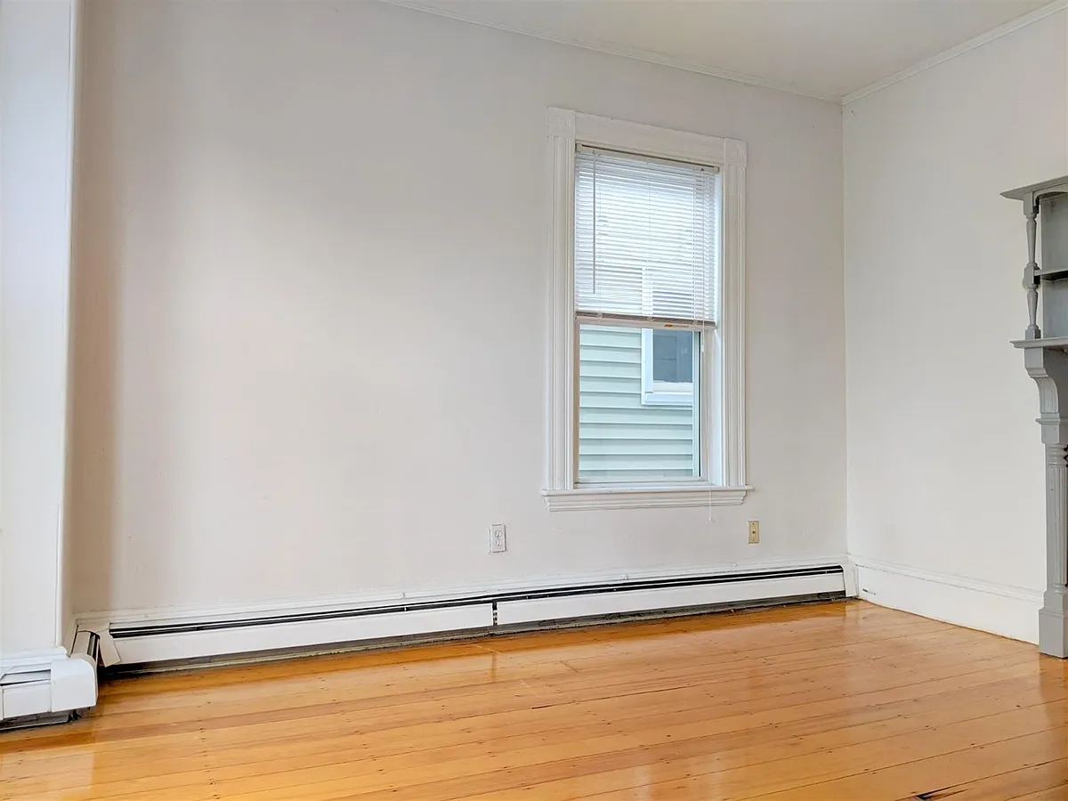 Building Photo - 395 Washington St #3