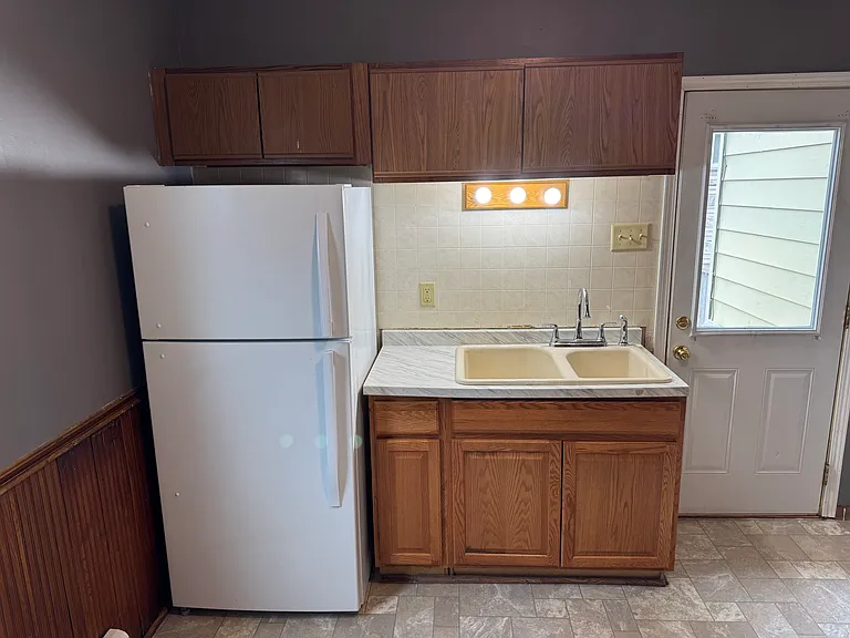 1638 Saemann Ave — Photo 17