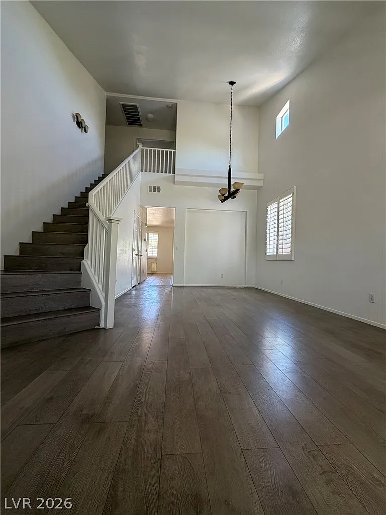 4 bed, 3.0 bath, 2041 sqft, $2,395 — Photo 2