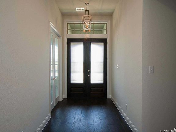 4th image of 2030 Kerrisdale Drive