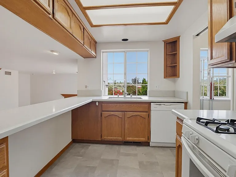 7134 Hybeth Dr — Photo 11