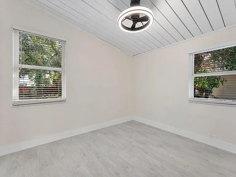 474 Enfield St — Photo 5