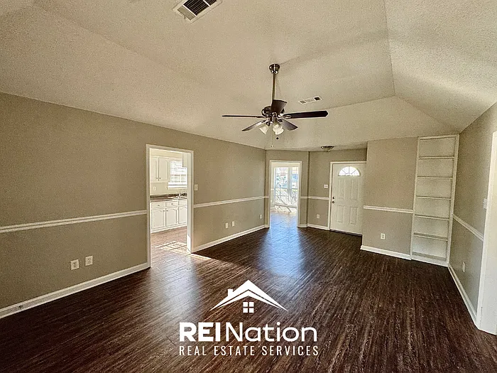 3 bed, 2.0 bath, 1220 sqft, $1,575 — Photo 3