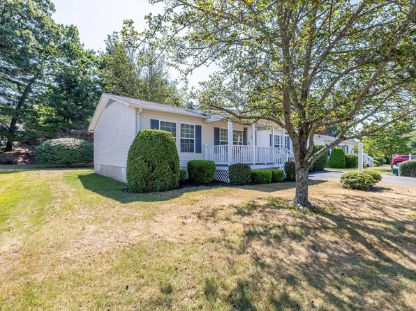 16 Fieldwood Dr, Bridgewater, MA 02324